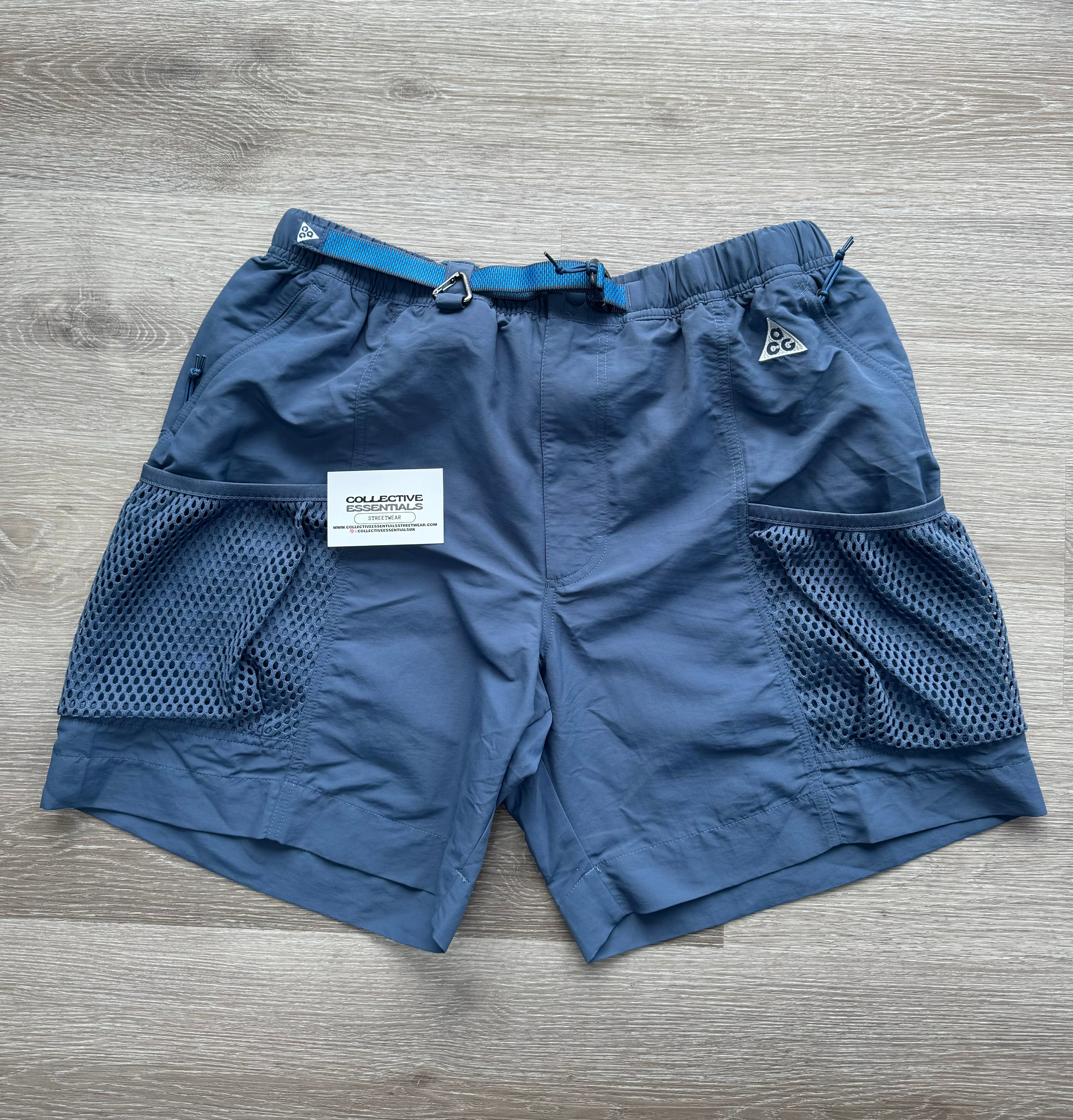 Nike ACG Snowgrass Shorts - Large