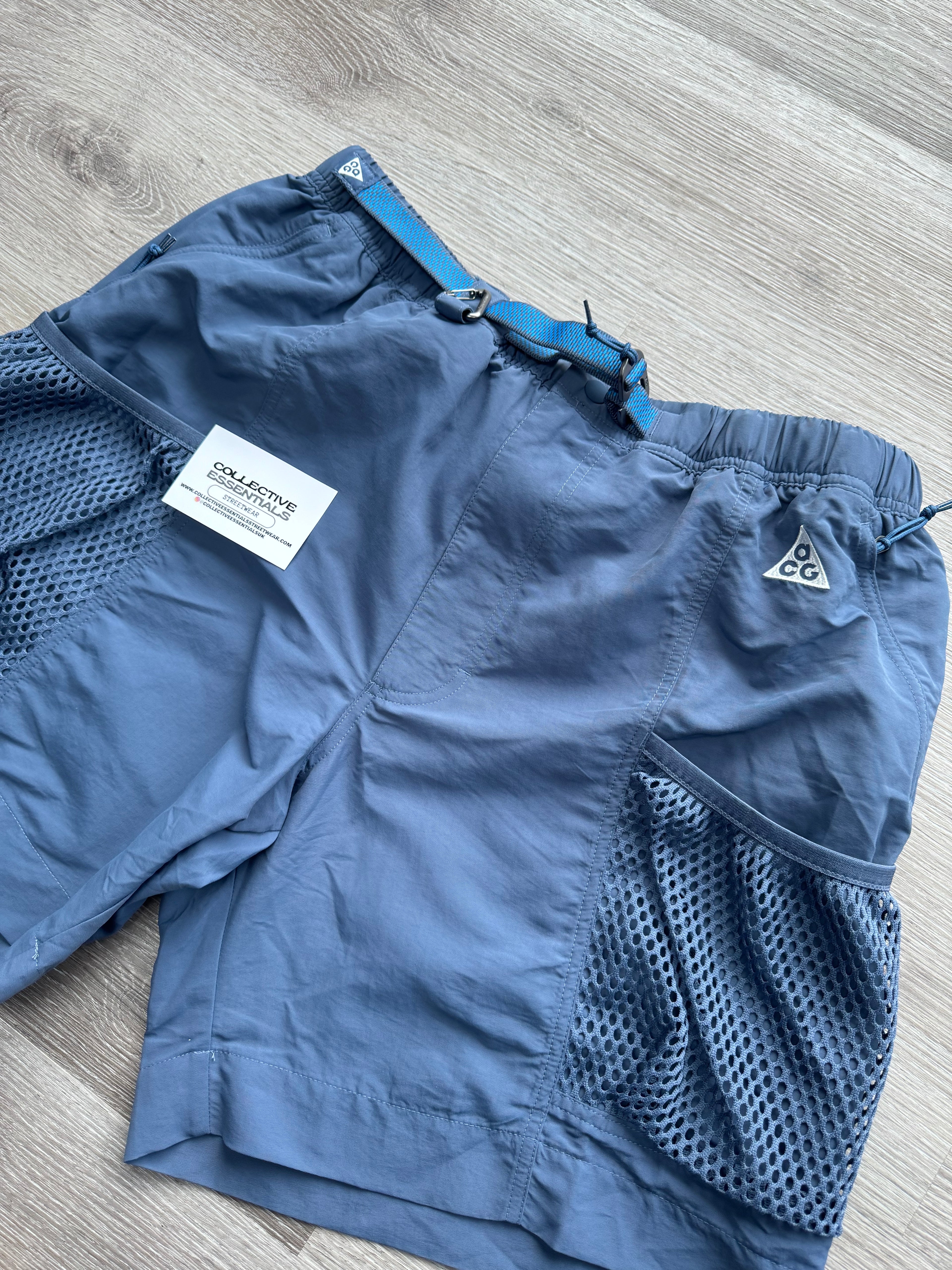 Nike ACG Snowgrass Shorts - Large